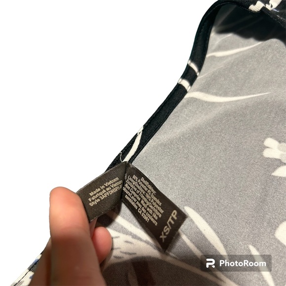 ✨3/$20✨ Denver Hayes Women’s Black Floral Patterned Sleeveless Ruffled Top - Picture 3 of 7